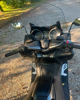 Scooter TMAX  560 tech max