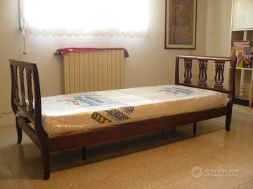 Letto antico in legno