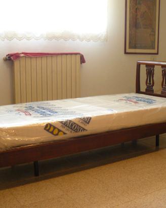 Letto antico in legno