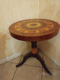 Tavolino sorrentino in legno intarsiato