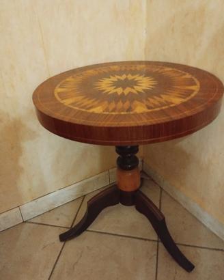 Tavolino sorrentino in legno intarsiato