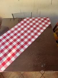 Tavolo quadrato in legno da cucina