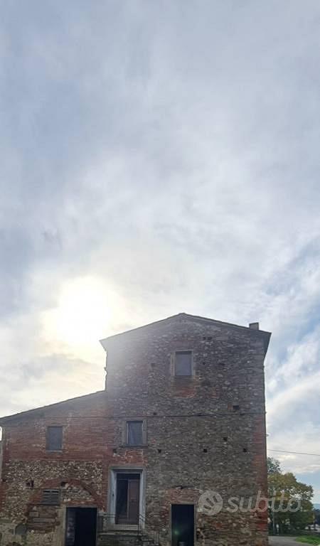 Rustico / Casale di 535 m² con più di 5 locali e b - Vista 3