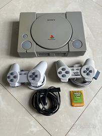 PlayStation 1 SCPH-7502 + 2 joystick + memory card