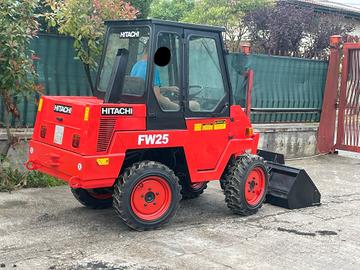 P76 Mini pala 4 ruote sterzanti Hitachi 25 q.li