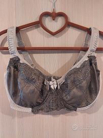 reggiseno con ferretto