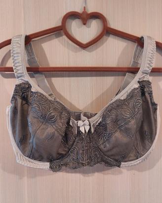 reggiseno con ferretto
