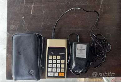 Calcolatrici, sbattitore a mano e telefono Vintage