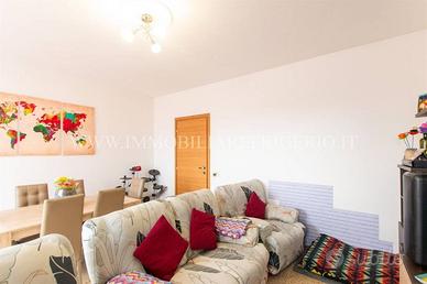 Appartamento di 117 m² con 4 locali e posto auto a