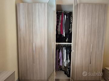 Armadio grande con specchio