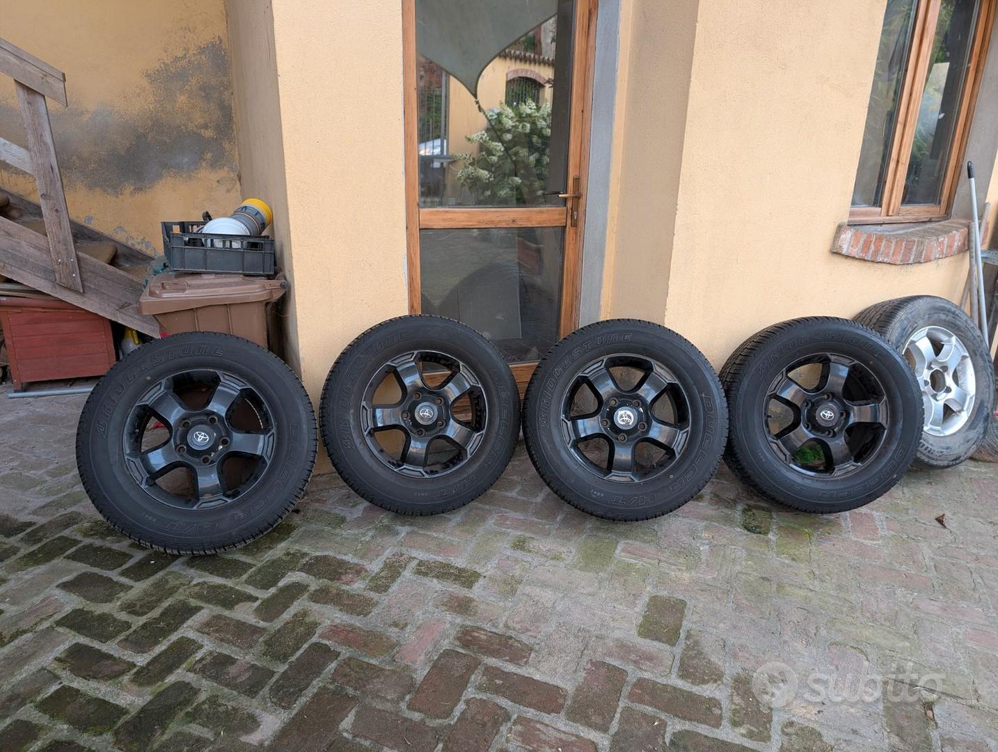 Ruote complete toyota 285/60 18 - Accessori Auto In vendita a Pavia
