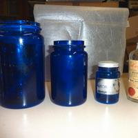 Antichi vasetti blu e bottiglietta BRIOSCHI