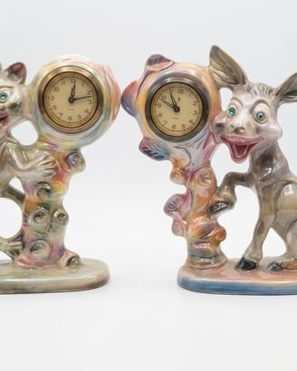 due orologi da tavolo decorativi in ceramica