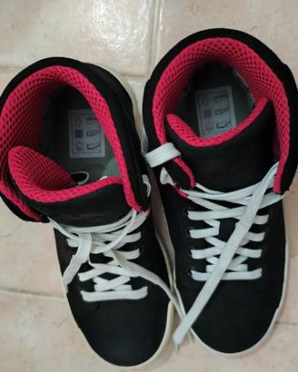 Scarpe da moto forma Swift Flow. 