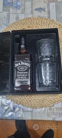 Whisky Jack Daniel's con bicchieri