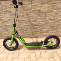 Monopattino made in Germany con leva del freno