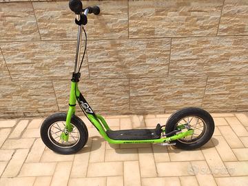 Monopattino made in Germany con leva del freno