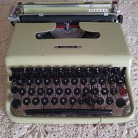 Macchina da scrivere Olivetti lettera 22