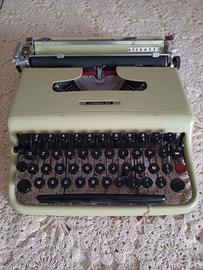 Macchina da scrivere Olivetti lettera 22