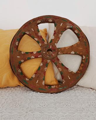 Ruota Carretto siciliano in legno decorato.
