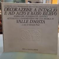 Decorazione a intaglio e ad alto e basso rilievo s