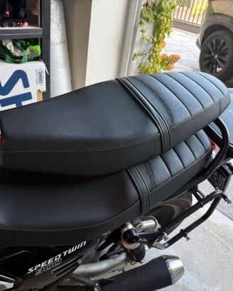 Sella Triumph Speed Twin 900 originale del 2026