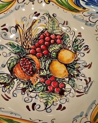 Centrotavola con piede, in ceramica di Caltag