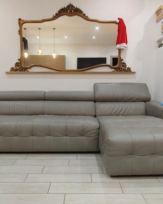 Divano grigio in vera pelle con chaise longue,