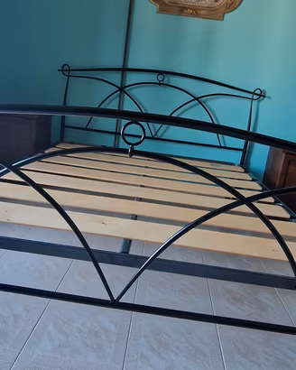 letto matrimoniale in ferro e rete