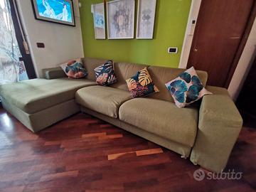 Divano letto matrimoniale con penisola contenitiva