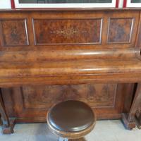 Pianoforte a parete in radica