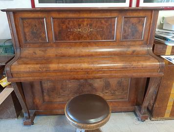 Pianoforte a parete in radica