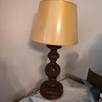 Antica lampada da tavolo