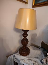 Antica lampada da tavolo