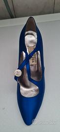 Scarpe decolté blu elettrico in raso con gioiello