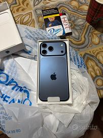 Iphone 17 pro max + Assicurazione