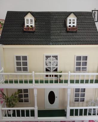 Casa delle bambole stile Vittoriano