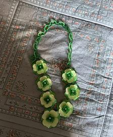 Collana in plastica vintage