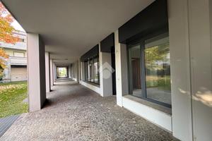 NEGOZIO A ALBANO SANT'ALESSANDRO