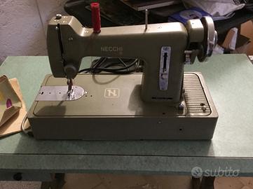 Macchina da cucire Necchi vintage