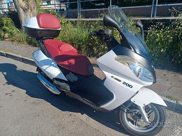 Aprilia Atlantic 200