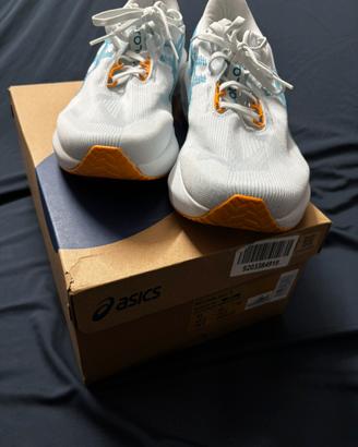 Asics novablast 5 uomo 45 pari al nuovo