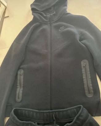 Completo nike tech
