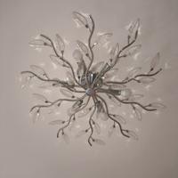 Lampadario elegante foglie cristallo camera o sala