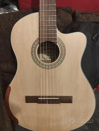 chitarra classica elettrificata