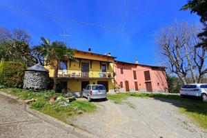 CASA DI CAMPAGNA CON GIARDINO DI CIRCA 3.000 MQ