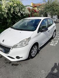 Peugeot 208 - 2013