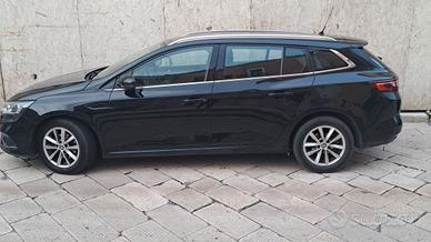 megan sposter 100 000 km tutta taglianda Renaul 