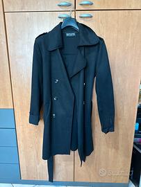 Giacca primaverile nera con bottoni e cintura