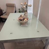 Tavolo in vetro allungabile